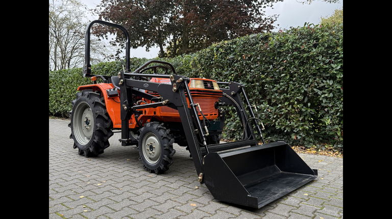 Kubota B1-17 mit Frontlader ab 125 € pro Monat.